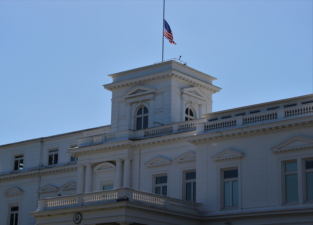 Bandera de los Estados Unidos de America, en la embajada de los Estados Unidos